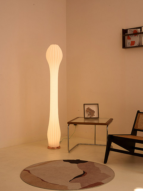 Trendy Grass Skirt Floor Lamp for Living Room, Decorative Ambient Light Beside Sofa, Bedroom High-End Light Luxury Floor-Standing Table Lamp