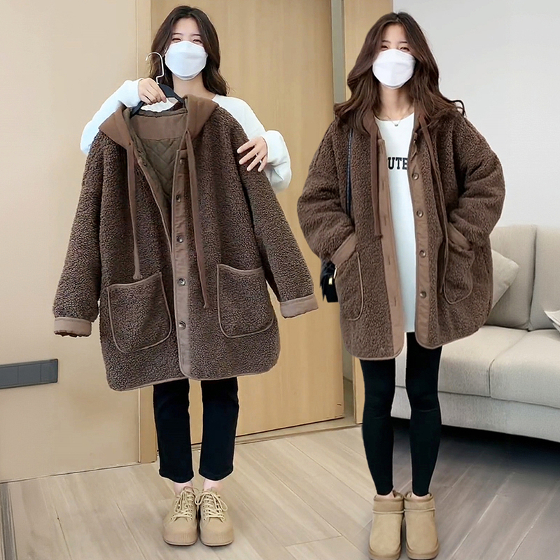 150kg Extra Large Size Korean Style Lamb Wool Coat for Women, Brown Versatile Hooded Cotton Jacket That Covers Flaws and Makes You Look Slim 150kg Extra Large Size Korean Style Lamb Wool Coat for Women, Brown Versatile Hooded Cotton Jacket That Covers Flaws and Makes You Look Slim