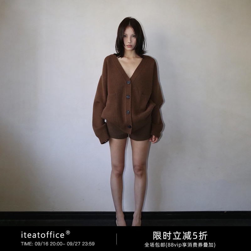 Iteatoffice Autumn and Winter Soft and Waxy V Neck Arctic Velvet Sweater Jacket Women's Knitted Cardigan Top Relaxed and Lazy Iteatoffice Autumn and Winter Soft and Waxy V Neck Arctic Velvet Sweater Jacket Women's Knitted Cardigan Top Relaxed and Lazy