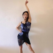 Kitty dance costume Latin dance costume womens blue and purple tie-dye bow suspender top black velvet fringed skirt