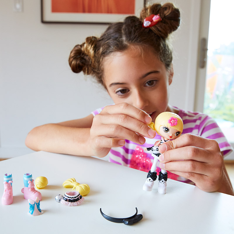 Metey Cool Teen Girl Group Q Edition Dolls Matching Wearing Hitch Suit FCN19 Girl Foreign Doll Toy Gift