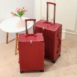 Красный чемодан для невесты, коробка