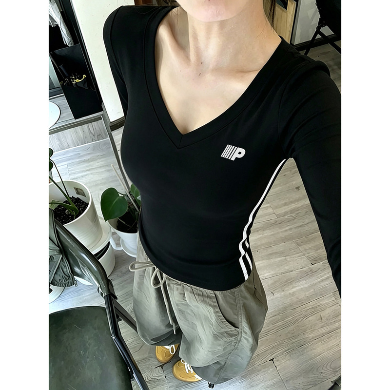 Black V-Neck Long-Sleeve T-Shirt for Women, American Style, Slim Fit, Suitable for Outerwear or Layering, Trendy Autumn Outfit