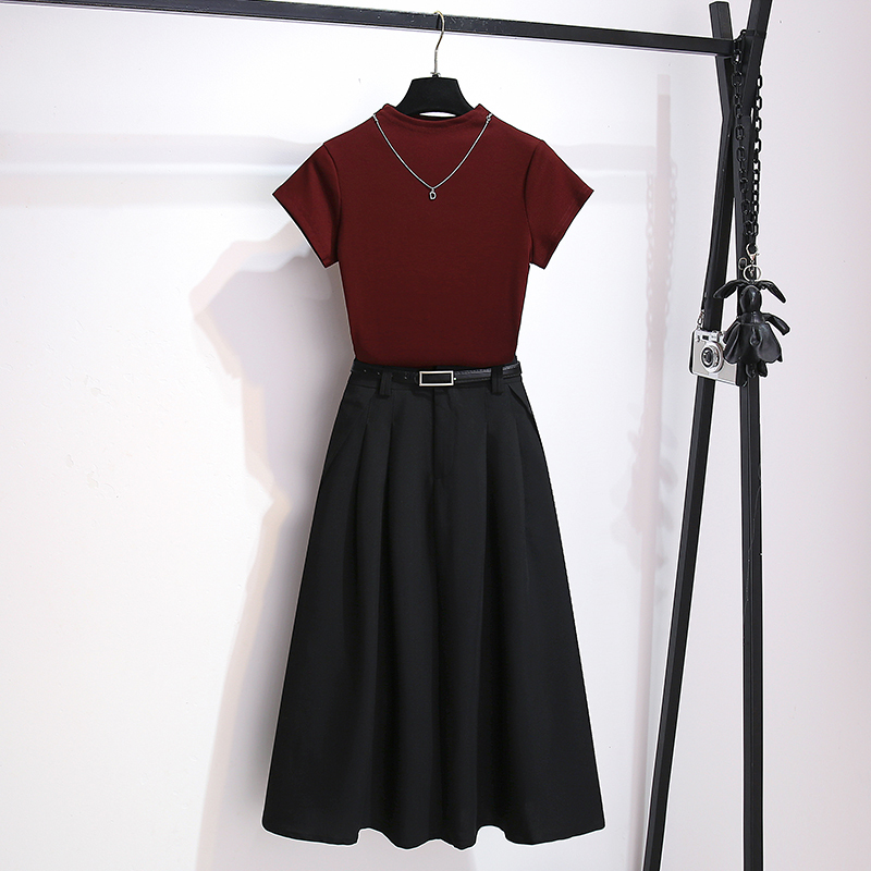 Red Half-High Collar T-Shirt Paired with a Skirt, Women's Spring 2026 Summer New Style, Age-Reducing Outfit Set