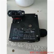 Bargaining price direct shot without delivery: Electromagnetic lock industrial safety door lock switch D4NL-4EFG-B bargaining price