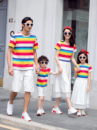 Trendy Family Matching T-Shirt Set Summer Short-Sleeve 2025 New Style for Family of Three or Four Vacation Beach Mother-Daughter Dress Seaside