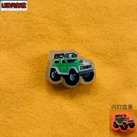 Зеленый внедорожник