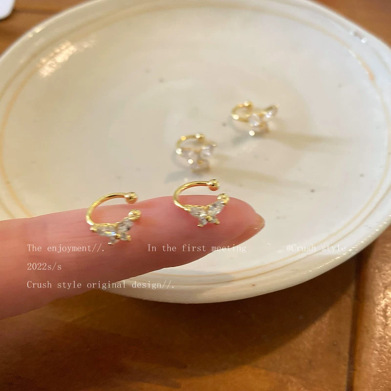 Sophisticated ear clips with zircon, earrings, no pierced ears, light luxury style