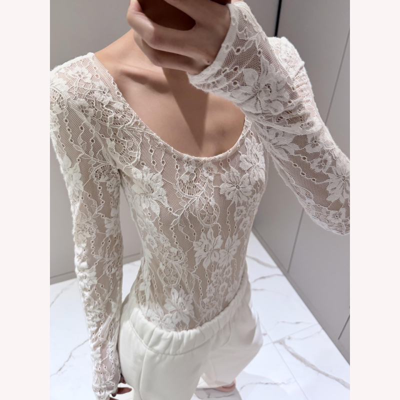 Pure Desire Style Retro Lace U-Neck Long-Sleeve Bodysuit, Feminine and High-End Base Shirt, Sweet and Spicy Top for Autumn and Winter