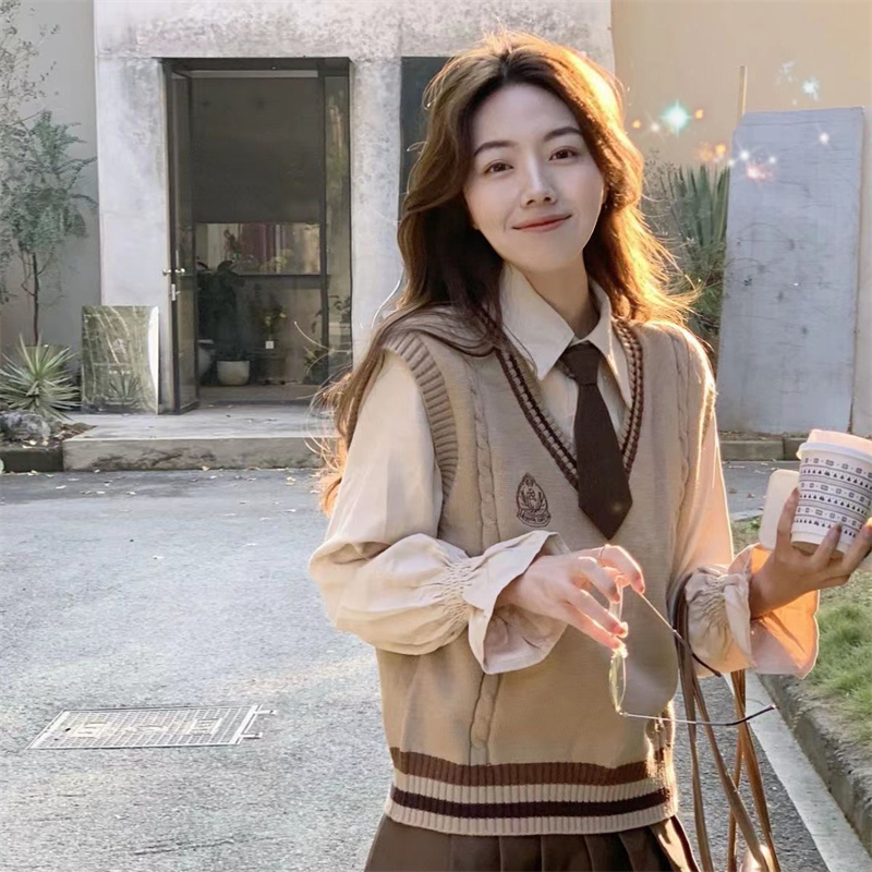 Academy-Style Korean Sweater Vest Layered with a Shirt Two-Piece Set for Women, Spring and Autumn Student Jk Uniform with Knitted Vest