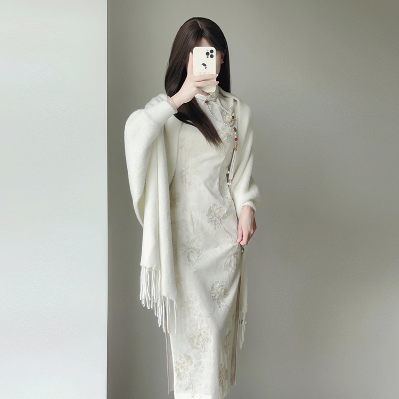  M+Creamy white streaming shawl [All are the same size, shoot M default M]   + $3.14 