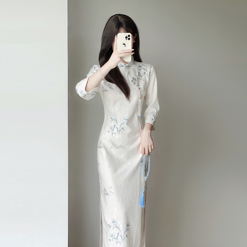Cheongsam, elite lightweight dress, 2023 collection, bright catchy style, fitted, Chinese style