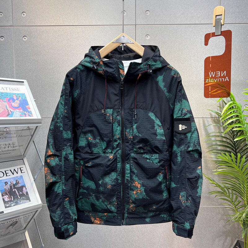Spring and Autumn Hooded Workwear Camouflage Jacket for Men, Loose and Versatile, Fashionable Outerwear, Casual Top