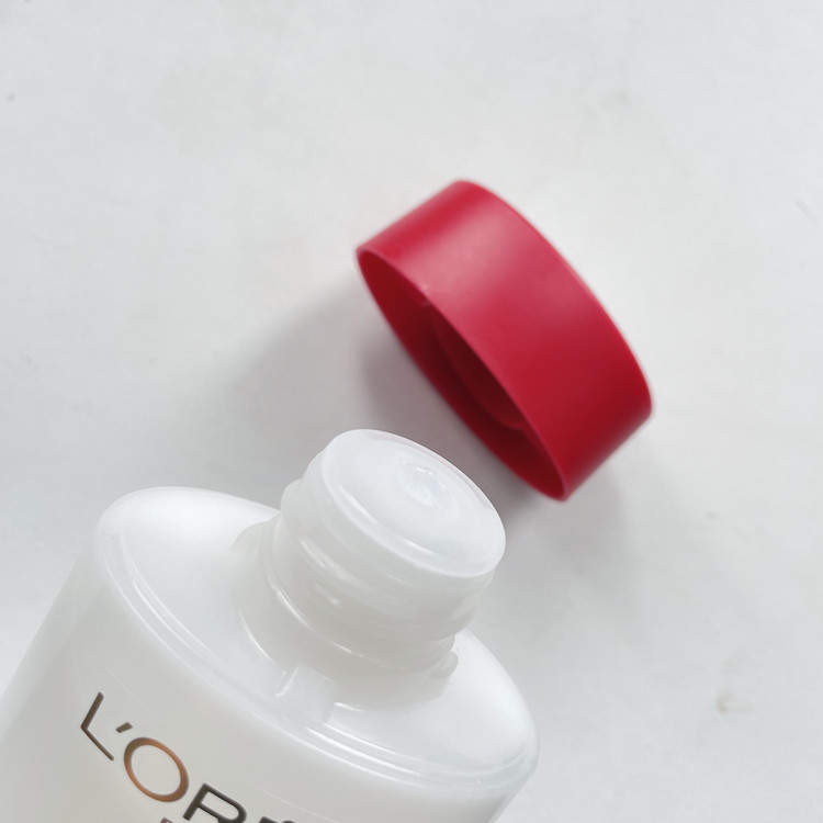 玉兰油vs欧莱雅：谁才是美妆界的大佬？!