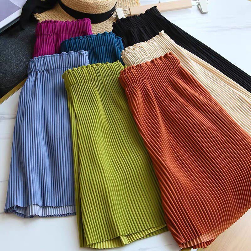 Miyake Pleated Wide-Leg Shorts for Women, Summer Thin Style, Loose Fit, Slimming, Versatile Five-Point Shorts, High-Waisted Casual Pants Miyake Pleated Wide-Leg Shorts for Women, Summer Thin Style, Loose Fit, Slimming, Versatile Five-Point Shorts, High-Waisted Casual Pants