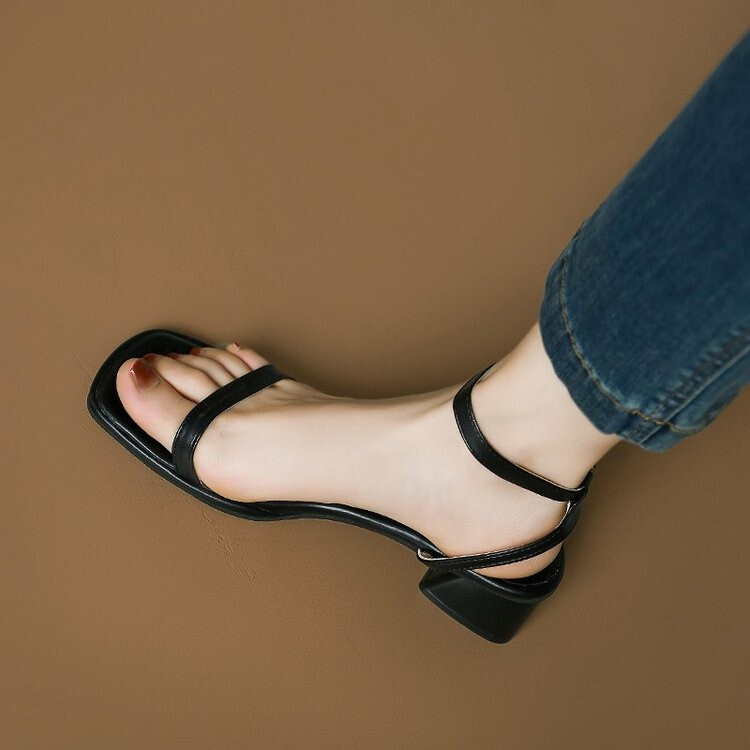 Genuine Leather Roman Sandals for Women 2026 New Summer Flat-Soled Mom Sandals with a Single Strap in Beige and Black French Style Genuine Leather Roman Sandals for Women 2026 New Summer Flat-Soled Mom Sandals with a Single Strap in Beige and Black French Style