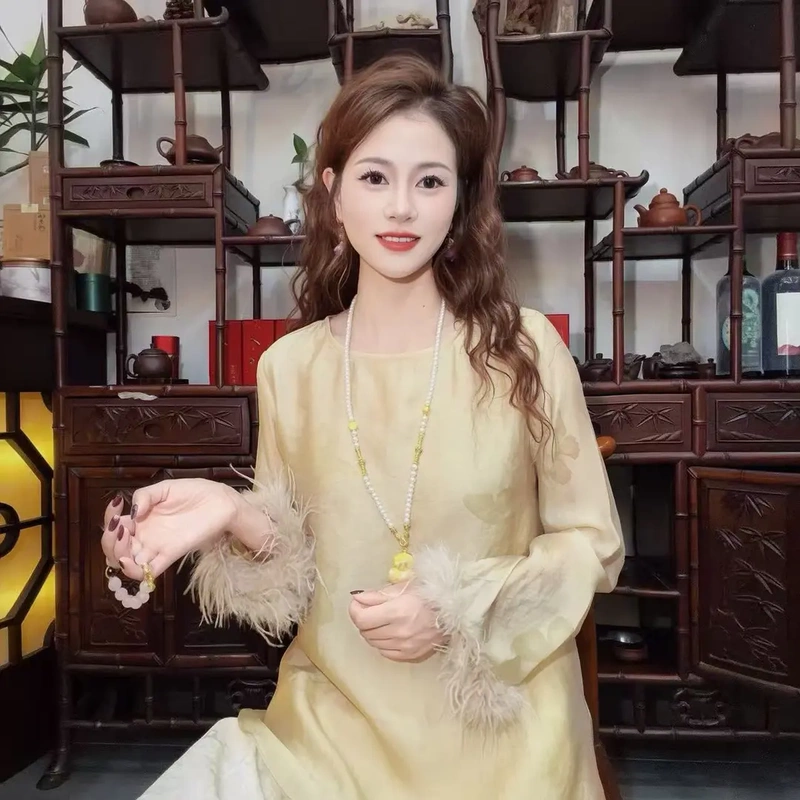 [Butterfly Shadow] New Chinese-Style Slim-Fit Elegant Round-Neck Long-Sleeve Women's Shirt with Ostrich Feather Decoration Qmh