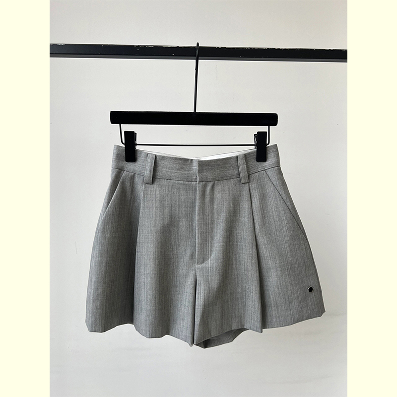 Gray Suit Shorts for Women, Summer 2025 New Style, Petite, Fashionable, Casual, Versatile, Slimming, Retro A-Line Dress Pants Gray Suit Shorts for Women, Summer 2025 New Style, Petite, Fashionable, Casual, Versatile, Slimming, Retro A-Line Dress Pants