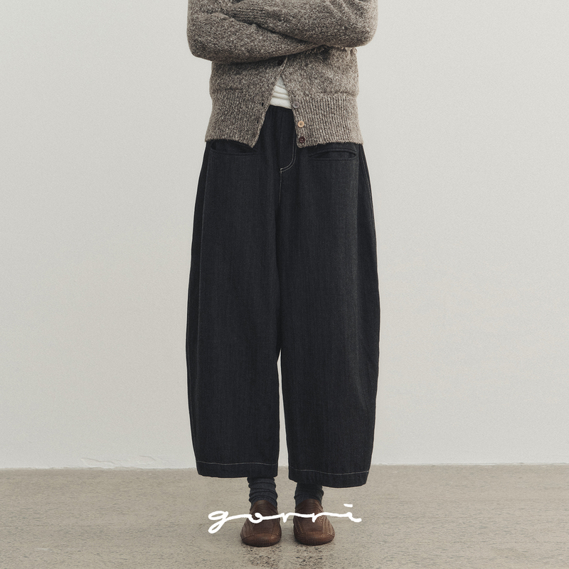 Gorri Wool Blend Cocoon-Shaped Cropped Pants with Pleated Texture and Elastic Waistband Casual Trousers for Autumn 2026 Gorri Wool Blend Cocoon-Shaped Cropped Pants with Pleated Texture and Elastic Waistband Casual Trousers for Autumn 2026