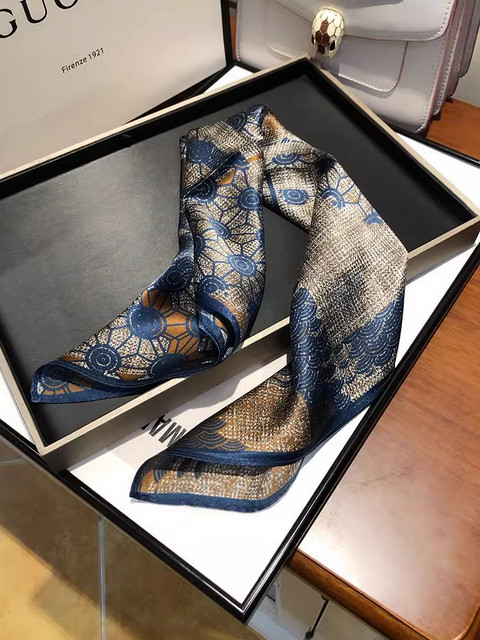 Versatile blue silk scarf 100% mulberry silk small square scarf spring and autumn Korean high-end gift small scarf to protect the cervical spine