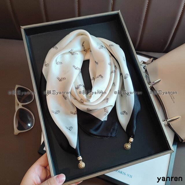 Neck Scarf for Women 2025 New Style Magnetic Buckle Spring Triangular Small Neck Scarf High-End Style to Match with Shirts