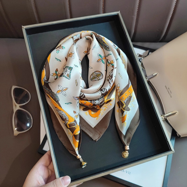 Neck Scarf for Women 2025 New Style Magnetic Buckle Spring Triangular Small Neck Scarf High-End Style to Match with Shirts