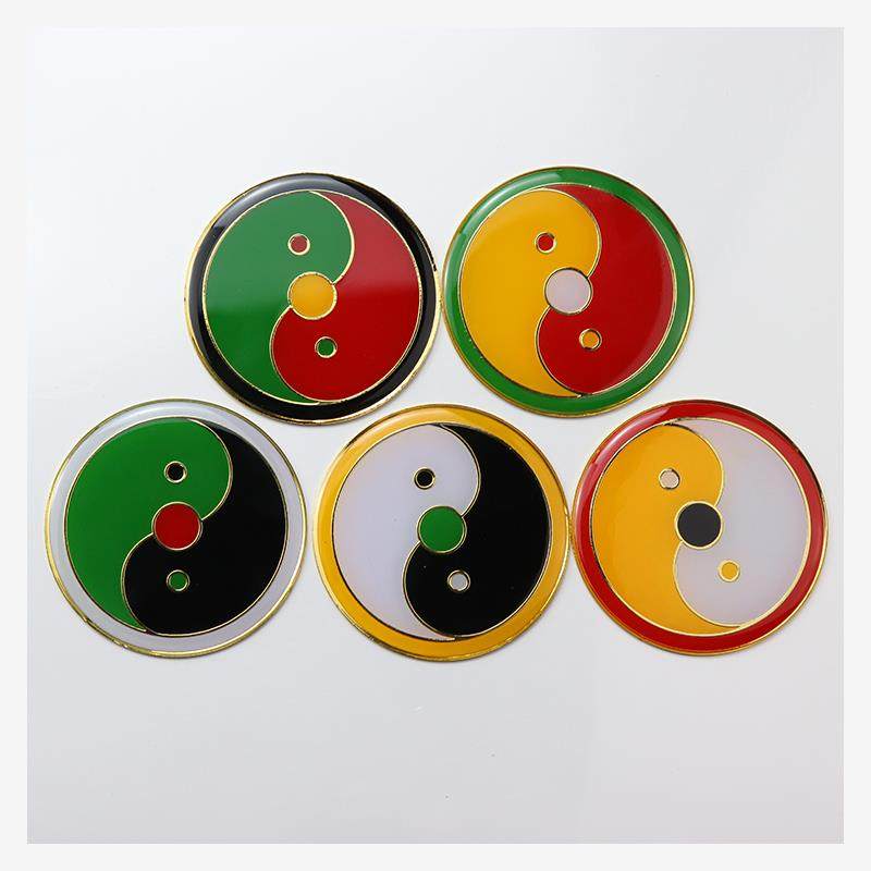 5cm 真鍮製 Pan's Sanyuan Zhonghuang Taiji Bagua ステッカー (黄色、赤、緑、白、黒) 携帯電話用ステッカー (黒と白)