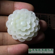 Fine engraving and field jade flower open rich and expensive pendant pendant with green and white jade pendant in green and white jade round jade pendant
