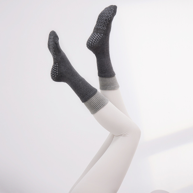Professional Yoga Socks for Women, Mid-Calf Non-Slip Indoor Sports and Fitness Yoga Pants, Pilates Socks, Suitable for All Seasons