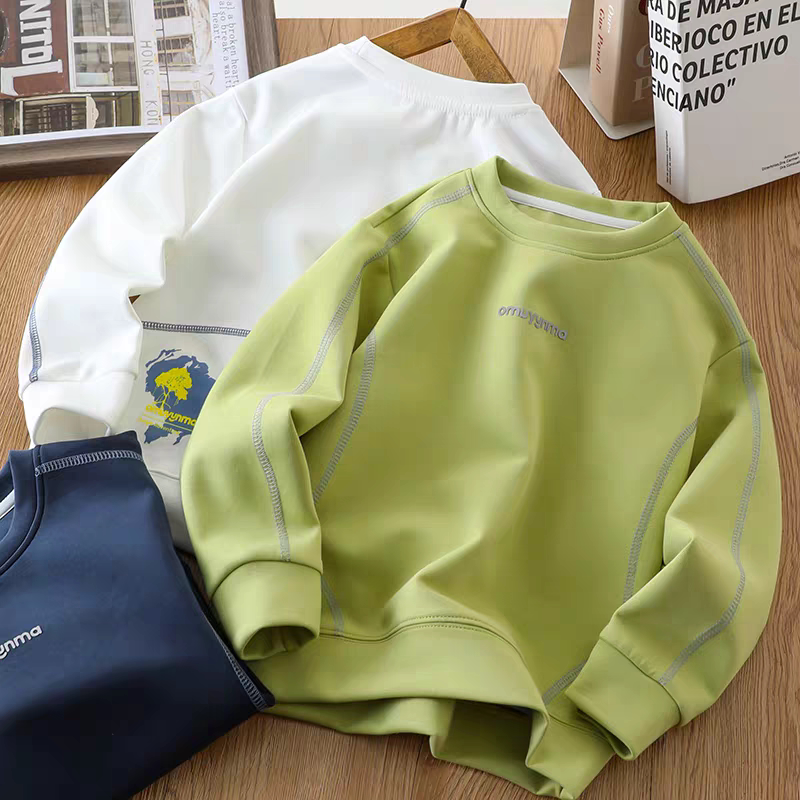 男の子用コットンスウェットシャツ、2026年春秋新作、子供用スポーツカジュアルラウンドネックトップス、中・大サイズ子供用ベースレイヤー、韓国スタイル。