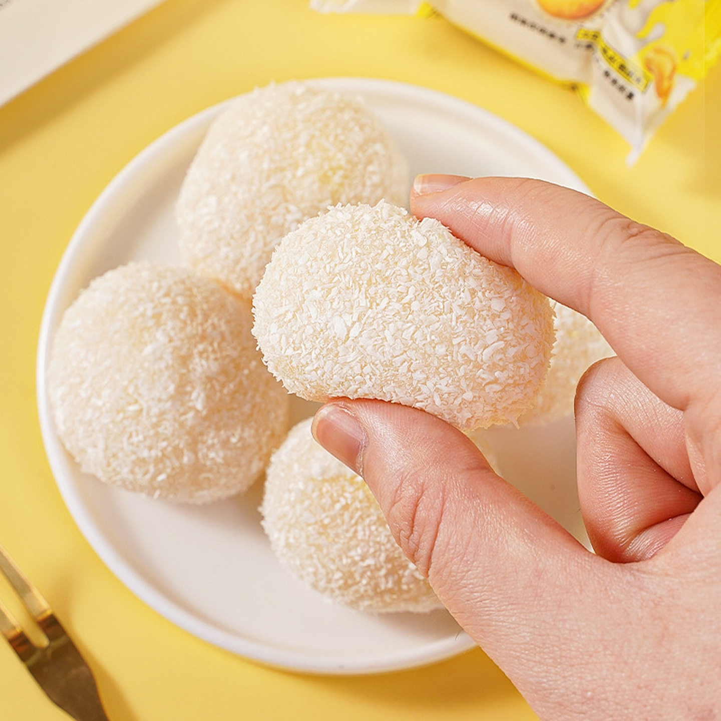 Internet-Famous Durian Puffs, Approximately 17g*50 Packs, Whole Box, Snow Puff, Glutinous Durian Bursting Pastry, Casual Snack