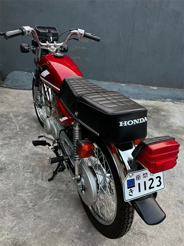 Honda CG125CC flower cat second -hand motorcycle original imported retro -cyclist retro Tianhong 90 fuel old street car