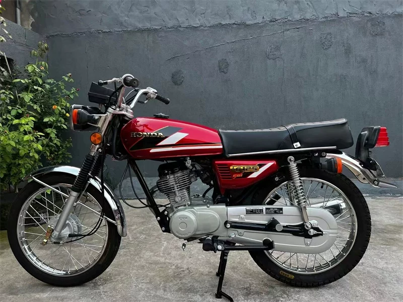 Honda CG125CC flower cat second -hand motorcycle original imported retro -cyclist retro Tianhong 90 fuel old street car