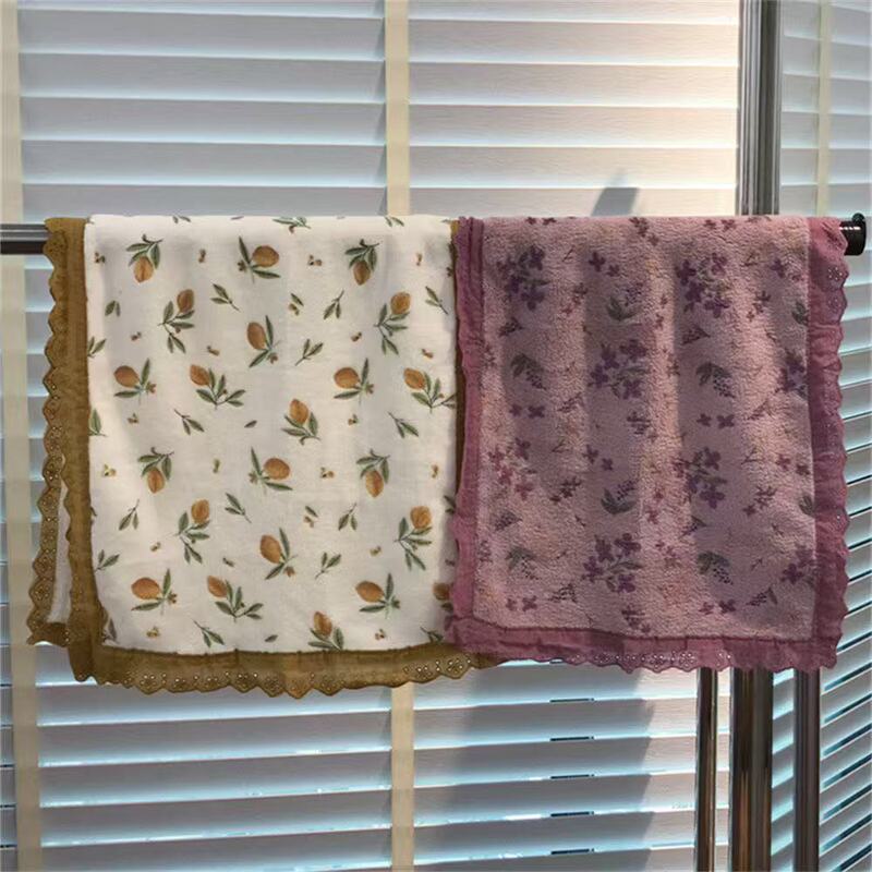 Couple's Towel with Lace Trim, Floral Print, Soft, Skin-Friendly, Absorbent, Quick-Drying, Non-Shedding, Household Face Towel for Women