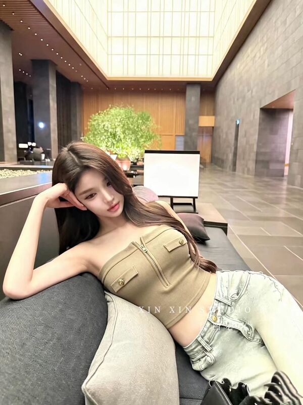 Original Design, Pure and Alluring Style, Sexy Zipper, Gold Buckle, Tube Top for Women, New Autumn Style, Short Inner Wear, Hot Girl Slim Fit