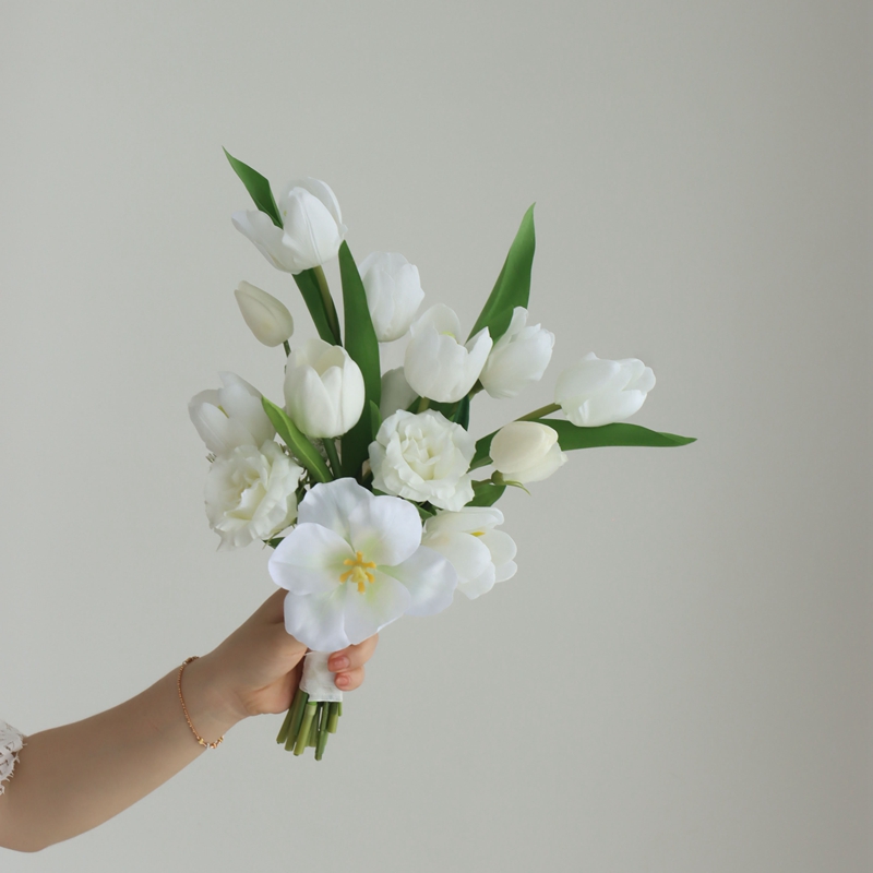 towoo仿真花婚礼手捧花：梦幻中的永恒绽放