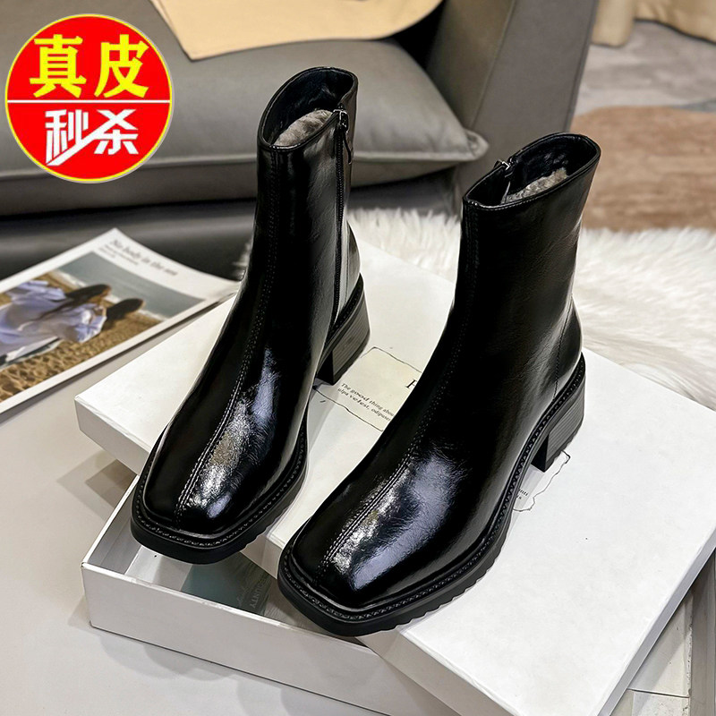 Брендовые кожаные полусапожки с квадратным носком; новинка 25 года; женские зимние теплые бархатные ботинки на нескользящей подошве; черные ботинки martin на плоской подошве