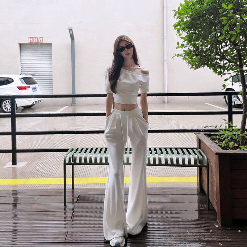 High-End Sportswear Suit for Women in Summer, Slimming, Fashionable, Sexy, Off-Shoulder Short-Sleeved Wide-Leg Pants, Casual Two-Piece Set, Trendy