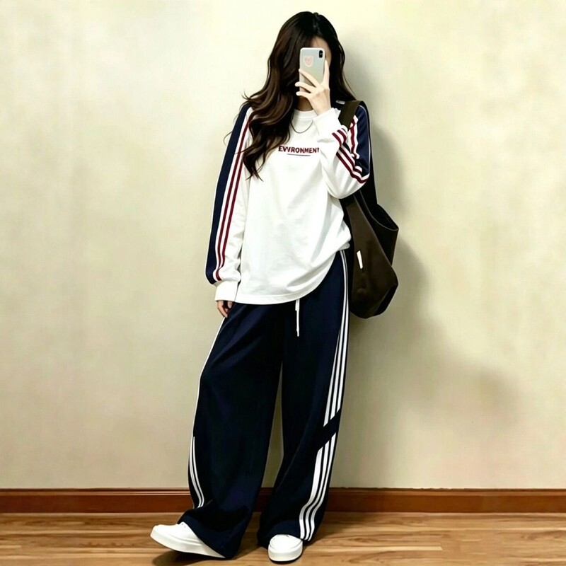 Pure Cotton Korean-Style Sports Suit for Women, Autumn Season, Loose Fashion Sweatshirt and Wide-Leg Pants Casual Two-Piece Set for Middle and High School Students Pure Cotton Korean-Style Sports Suit for Women, Autumn Season, Loose Fashion Sweatshirt and Wide-Leg Pants Casual Two-Piece Set for Middle and High School Students