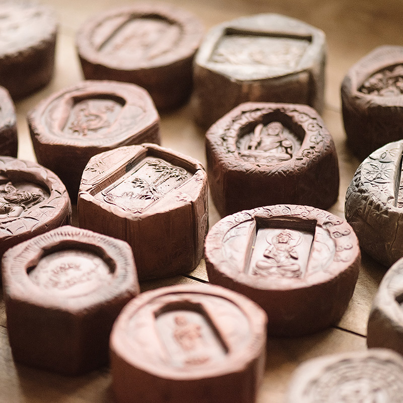 Old objects carved in the child are it with clay tea tea zero pet cover