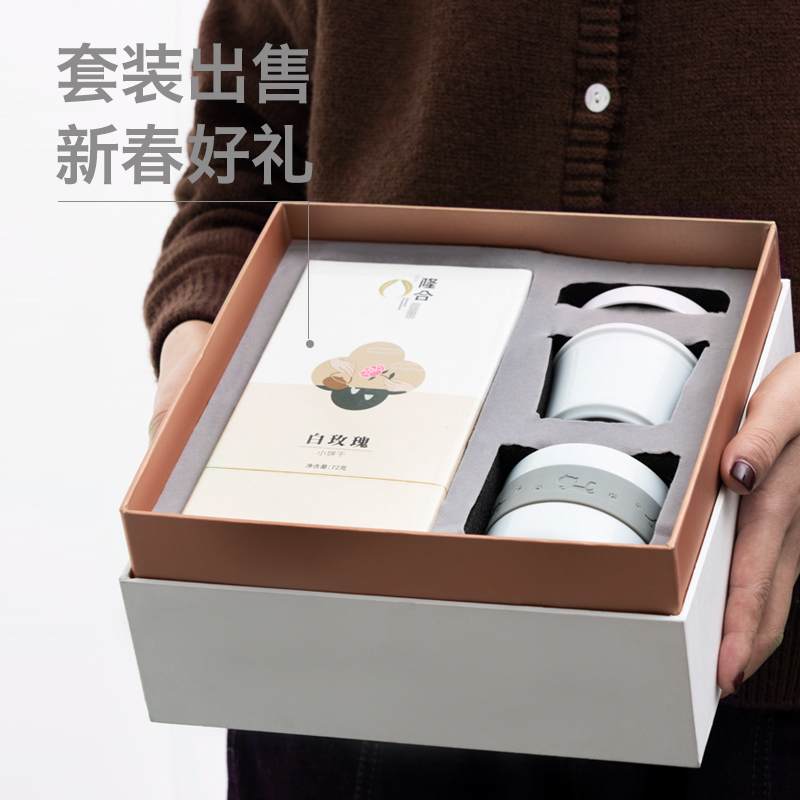 Lane in 106 white porcelain tea warm cup of belt filter mud crack cup. With white roses white tea gift box package