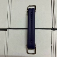 Темно-синяя ручка.