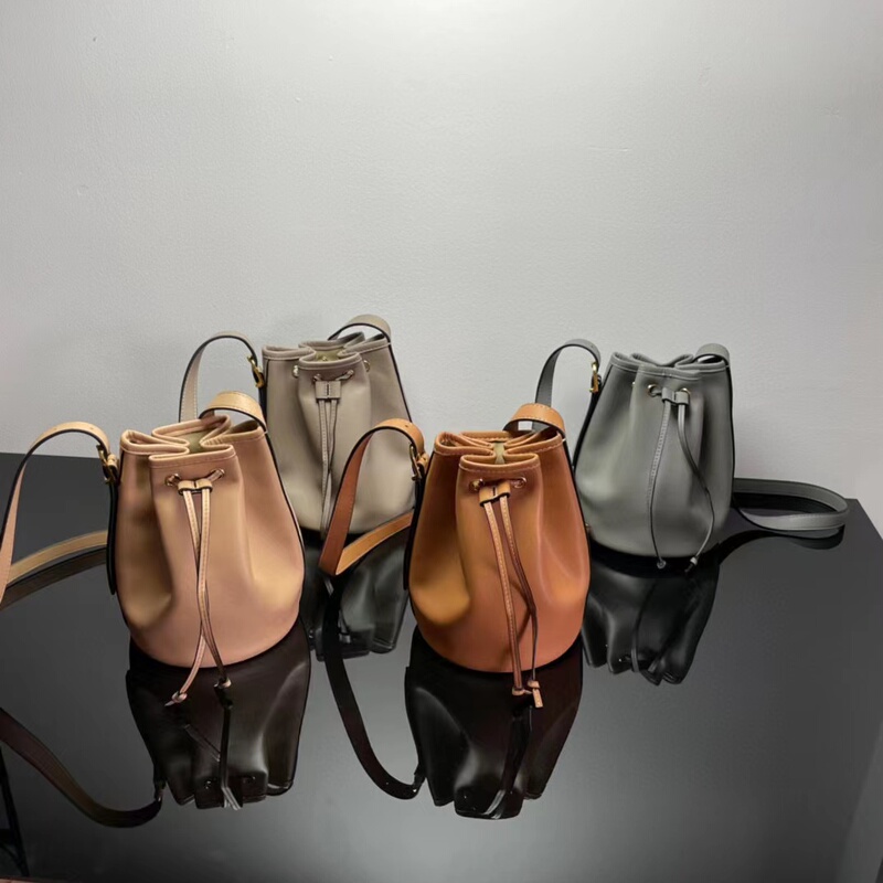 2022 New European and American Fashion Celebrity Style Simple Mini Bucket Bag Single Shoulder Crossbody Versatile Genuine Leather Bag 2022 New European and American Fashion Celebrity Style Simple Mini Bucket Bag Single Shoulder Crossbody Versatile Genuine Leather Bag