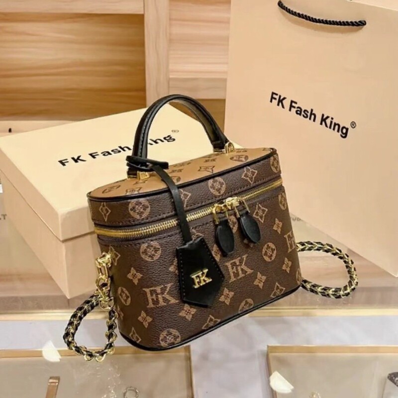 Hong Kong Genuine Leather Bag for Women, Classic Box Bag, 2026 New Model, High-End Women's Handbag, Bucket Bag, Crossbody Small Bag