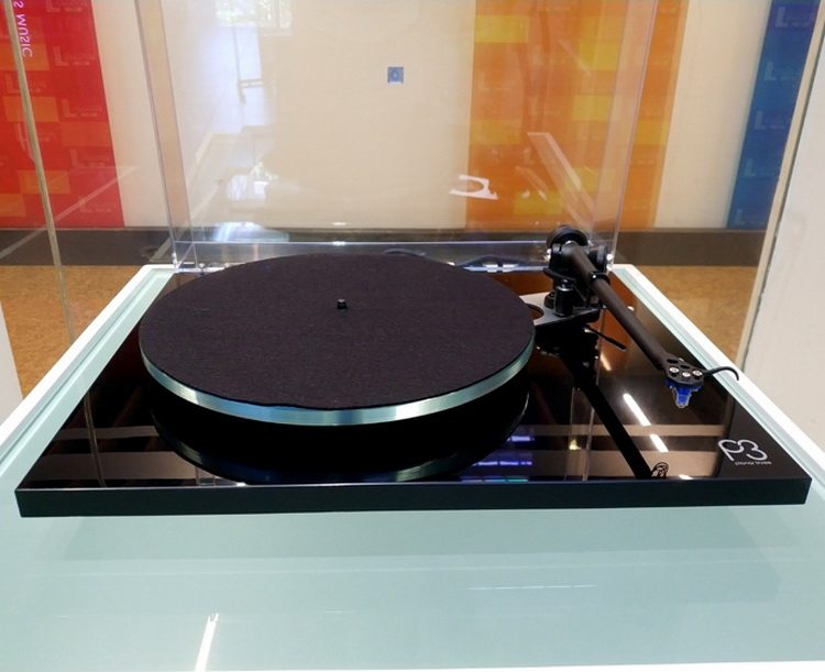 UK Rega gentleman P3 LP black adhesive record machine with RB330 singing arm goldring E1 vocals