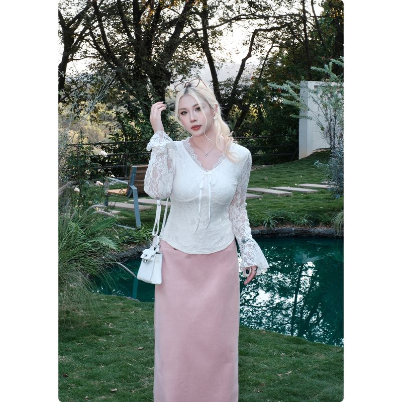 Nuomizi [Lace Whisper] French Lace Lace-Up T-Shirt with Bell Sleeves for Spring and Autumn, Regular Shoulder, Slimming, Plus-Size Top