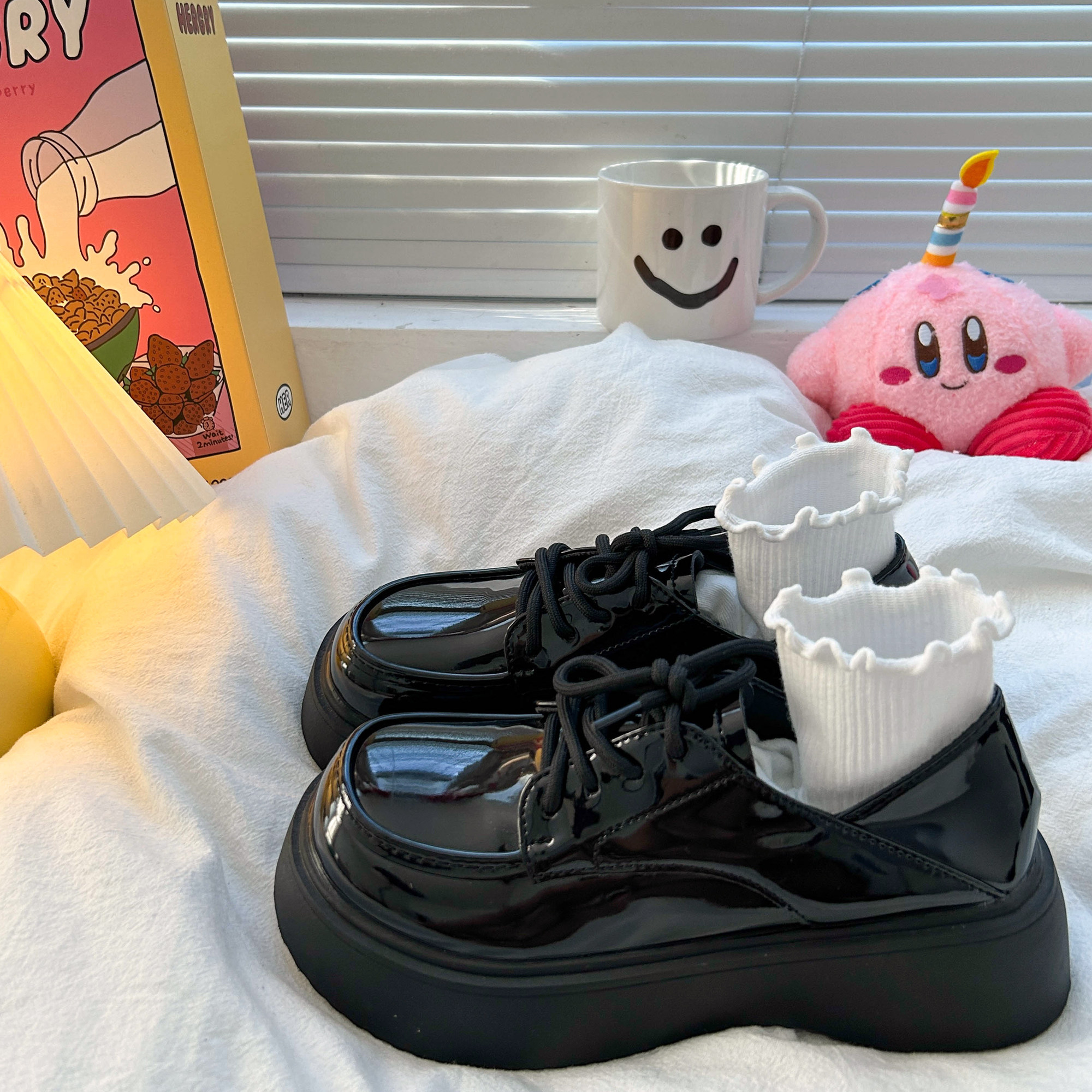 Черные маленькие кожаные туфли в британском стиле; женская осенне-зимняя обувь; бархатные универсальные туфли Mary Jane на толстой подошве в стиле ретро; лоферы увеличенного размера