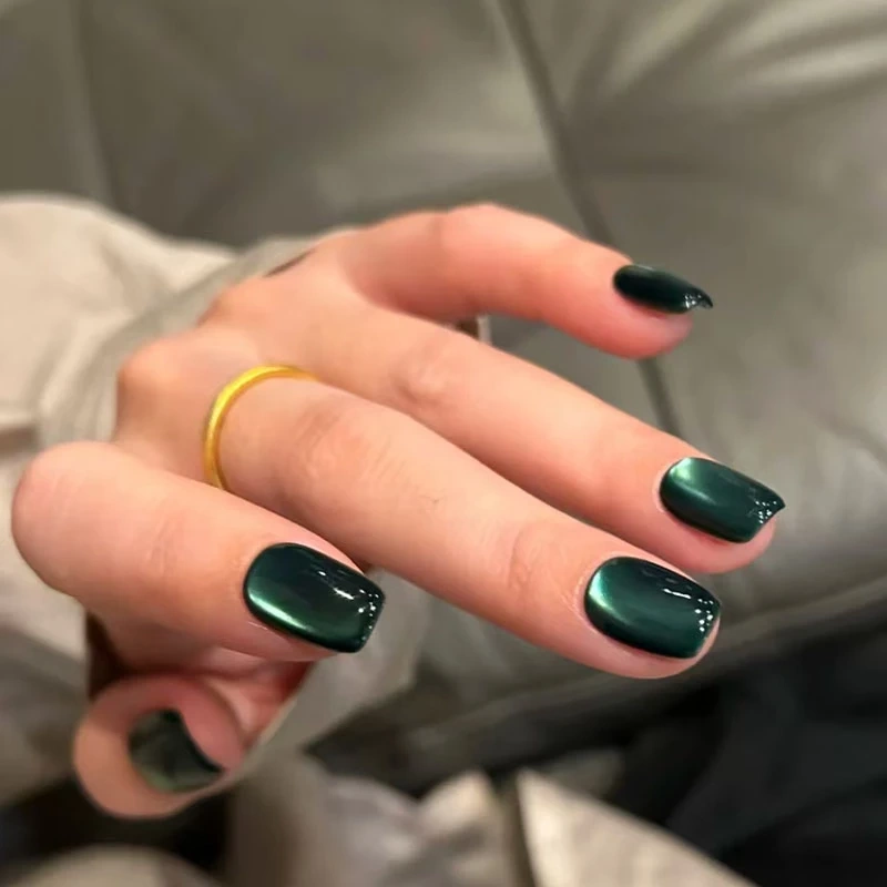 Emerald Cat-Eye Wearable Nails, High-End, Versatile for Daily Use, New Hot Style, Whitening Dark Green Chameleon Nail Stickers