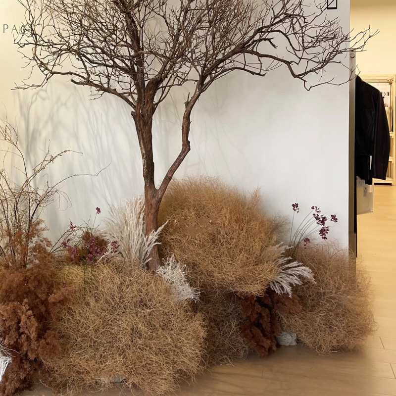 Floral Decoration Arrangements with Dried Flowers and Wind Grass for an Autumn Vibe, Suitable for Storefronts and Clothing Stores, Creating a High-End Display Floral Decoration Arrangements with Dried Flowers and Wind Grass for an Autumn Vibe, Suitable for Storefronts and Clothing Stores, Creating a High-End Display