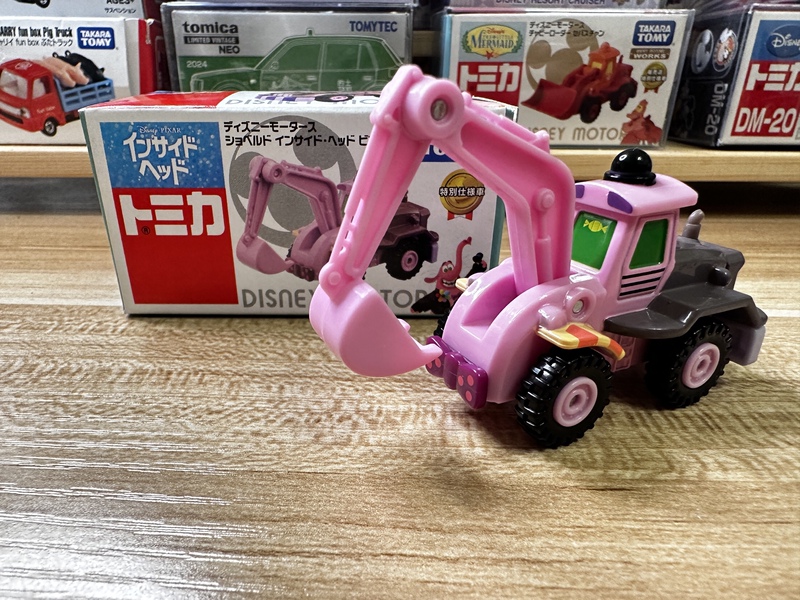 Tom Tomica Dm-02 Dumbo Purple Dumbo Excavator Bulldozer Alloy Car Brand New Tom Tomica Dm-02 Dumbo Purple Dumbo Excavator Bulldozer Alloy Car Brand New